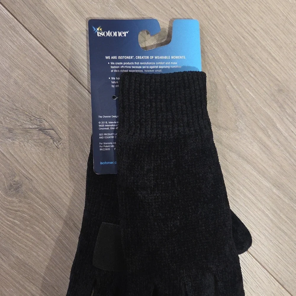 NWT Women's One Size Isotoner Gloves